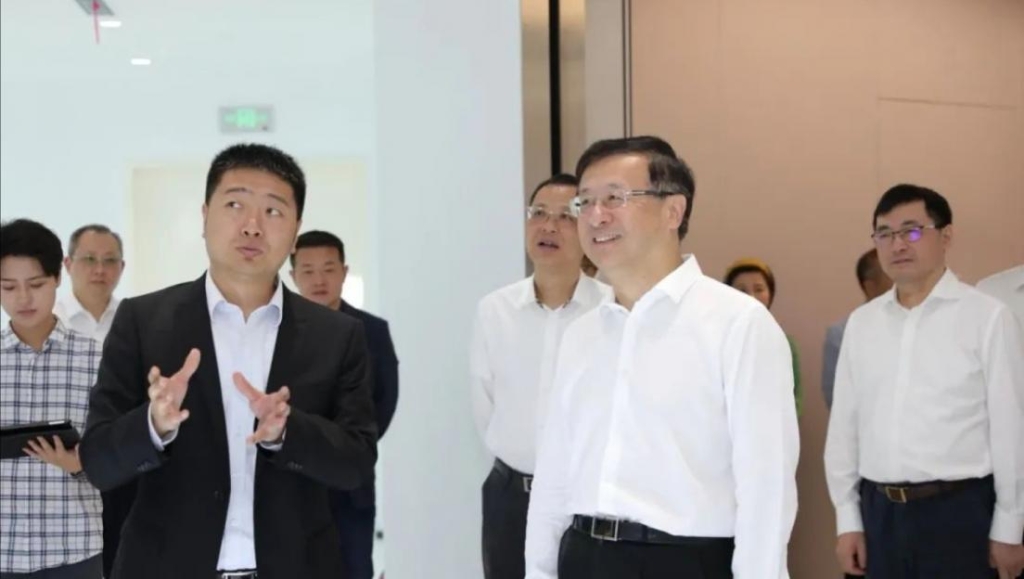 上海市委常委、常務副市長陳寅一行走訪調(diào)研明略科技